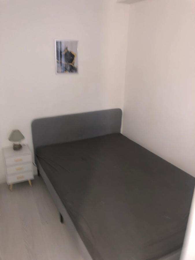 Cosy Appartement Au Plein Centre De Ruffec Ngoại thất bức ảnh